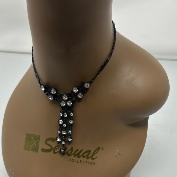 Midnight Elegance: Faux Diamond Black Necklace - Picture 1 of 4